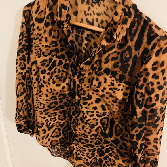 FOREVER21 Button up top - Picture 5 of 7